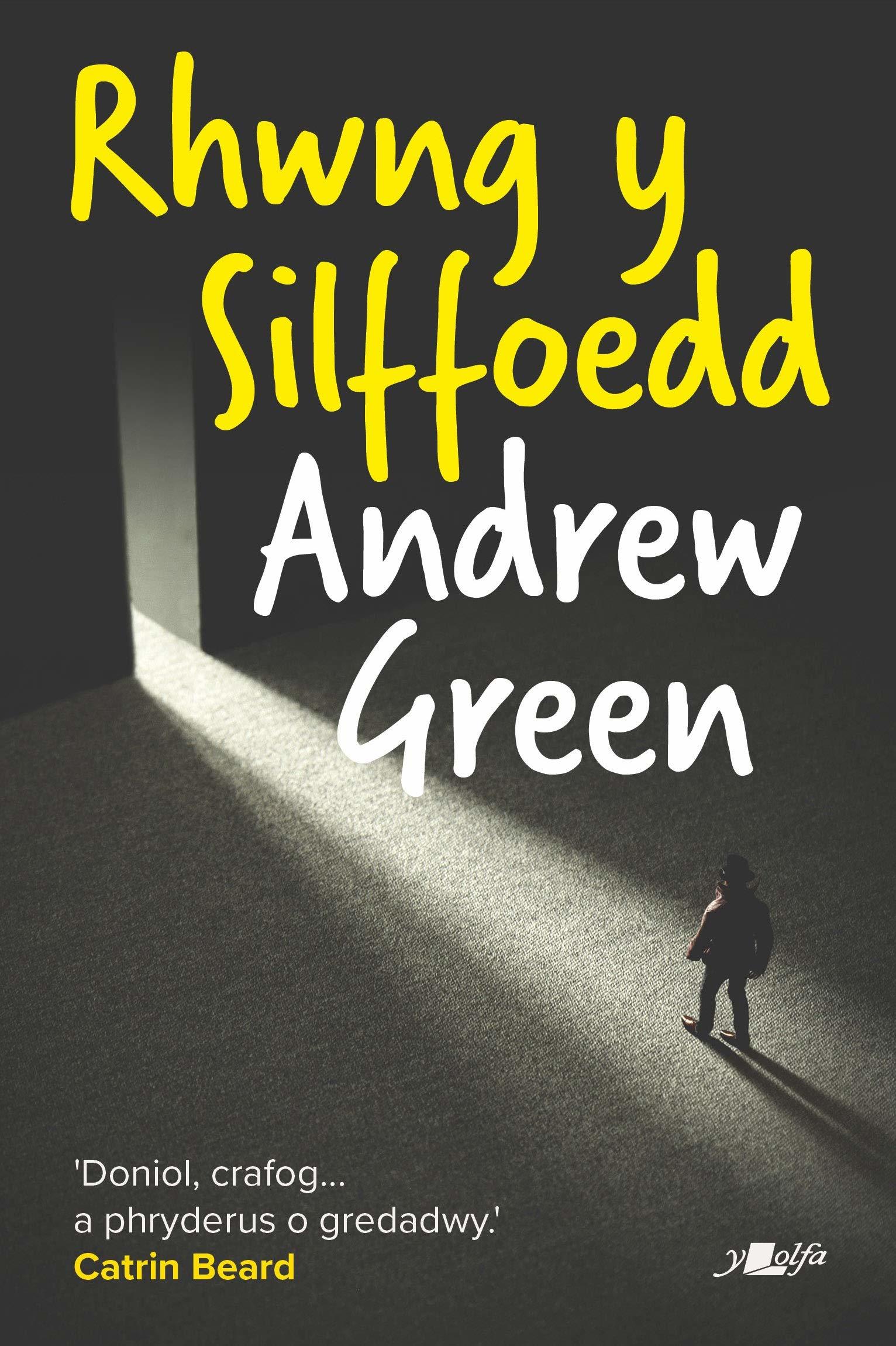 Rhwng y Silffoedd by Andrew Green