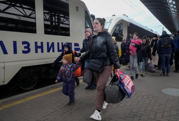 Whitchurch Herald: Ukrainian refugees at a train station. Credit: PA