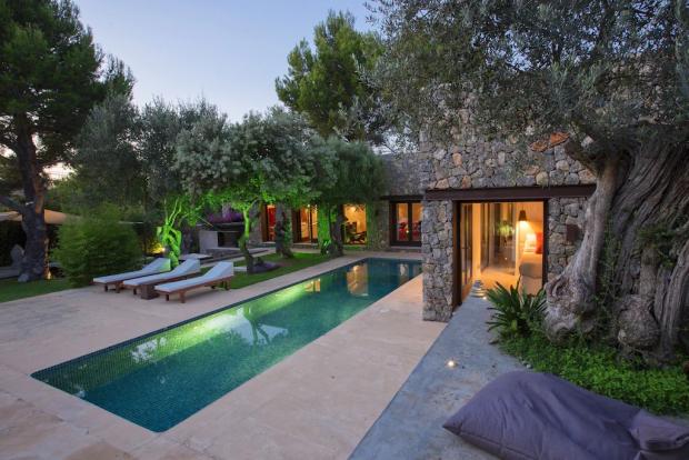 Whitchurch Herald: Stunning Modern Design Villa Set On Mountain On Unique Location, Terraces & Pool - Majorca, Spain. Credit: Vrbo
