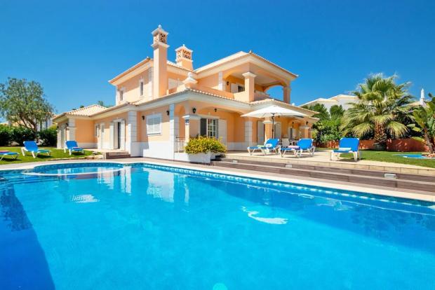 Whitchurch Herald: Fantastic villa with heatable swimming pool, air-con, free wifi - Algarve, Portugal. Credit: Vrbo